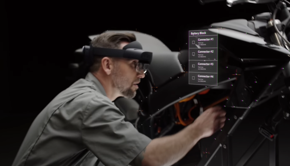 Microsoft продвинулась в разработке очков дополненной реальности