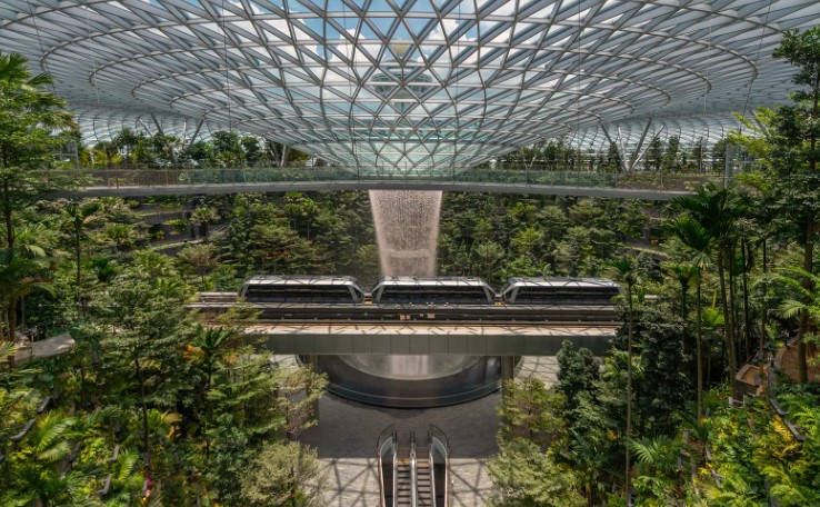 Сингапурский аэропорт Чанги завершил модернизацию терминала. которая шла около 3 лет