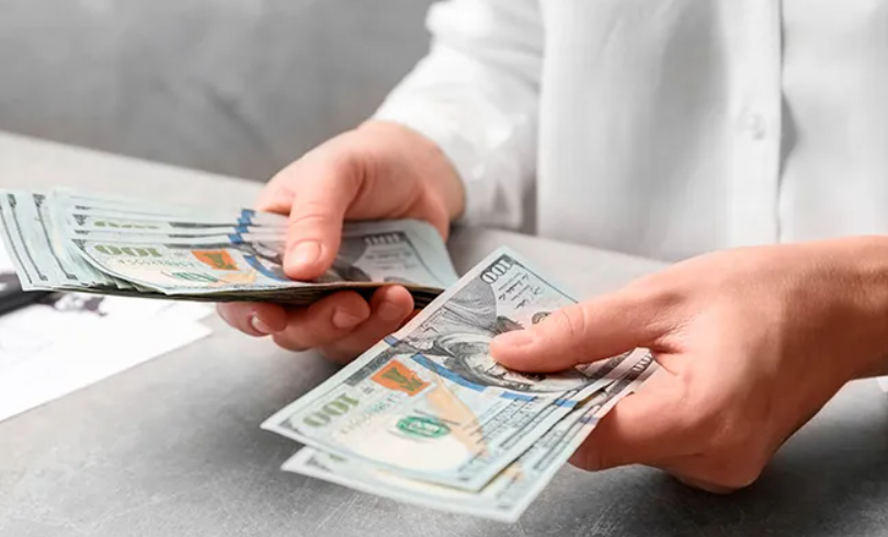 Почти половина родителей в США финансово поддерживают взрослых детей