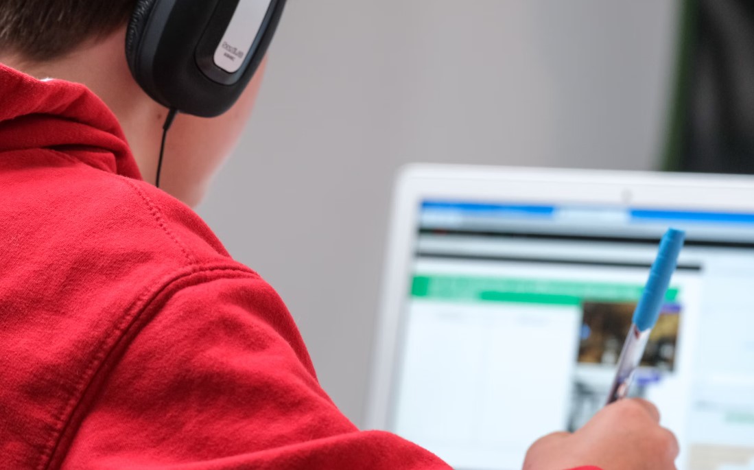 Школы в поселке Красная Яруга перешли на дистанционное обучение из-за обстрелов