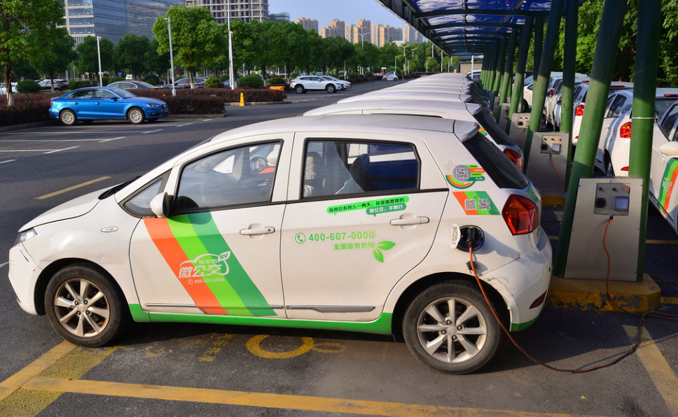 Водителям электромобилей будут платить за пользование ВИЭ