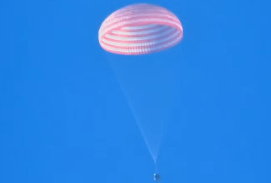 Китайские космонавты успешно вернулись на Землю