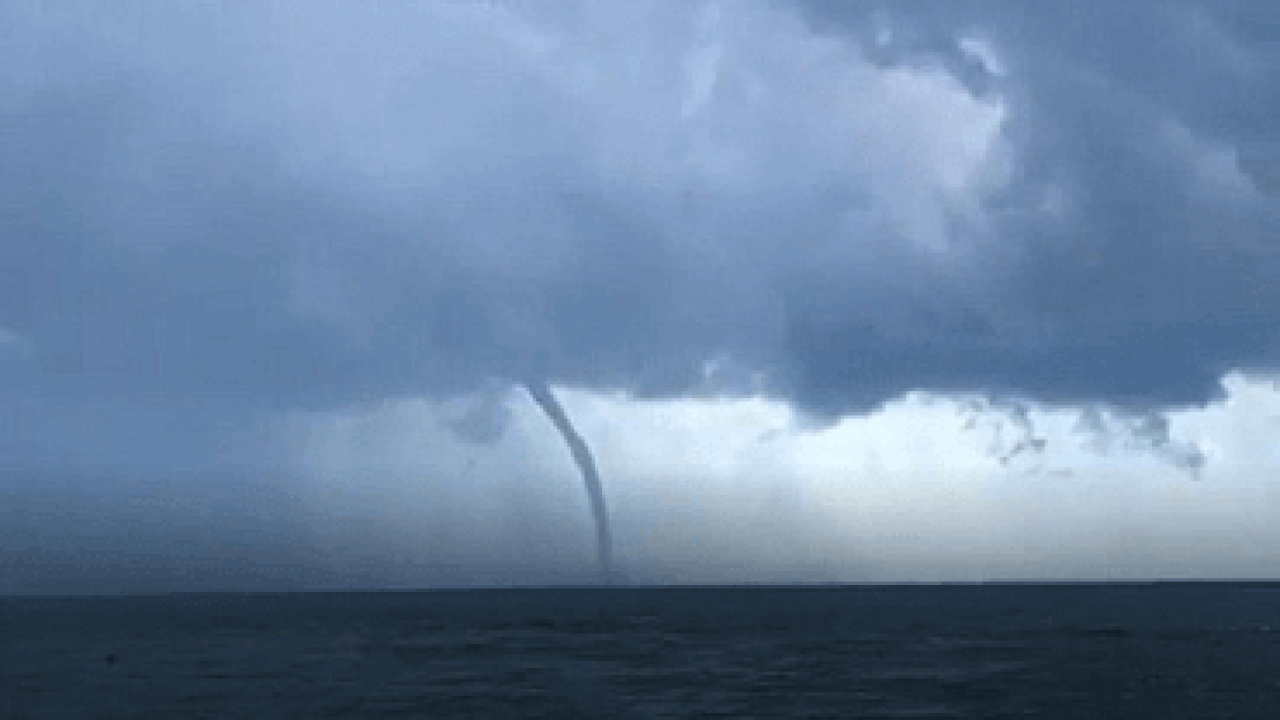 Над Чёрным морем могут появиться смерчи