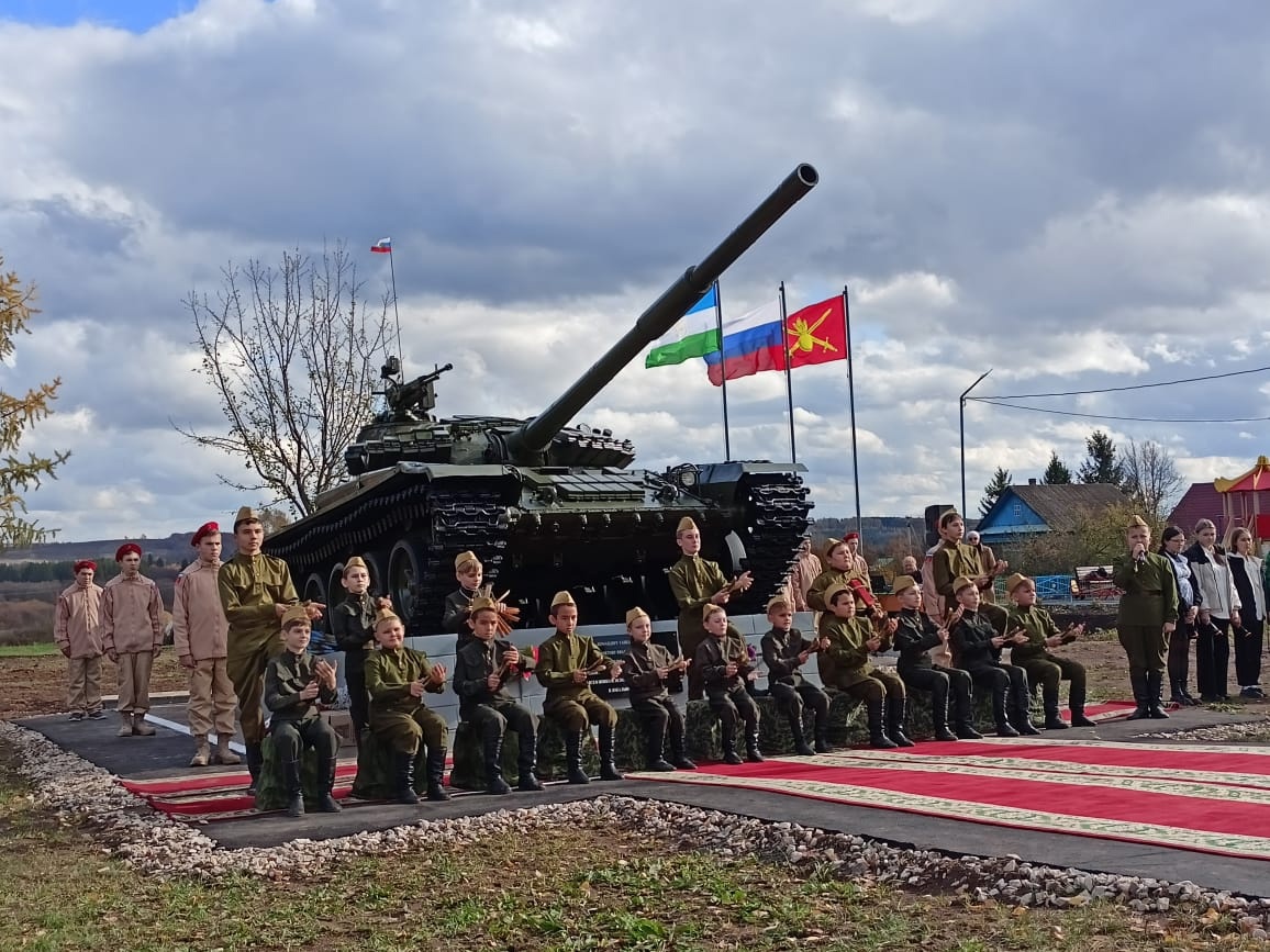 Памятник танкисту из Башкирии, геройски погибшему в зоне спецоперации, открыли на родине