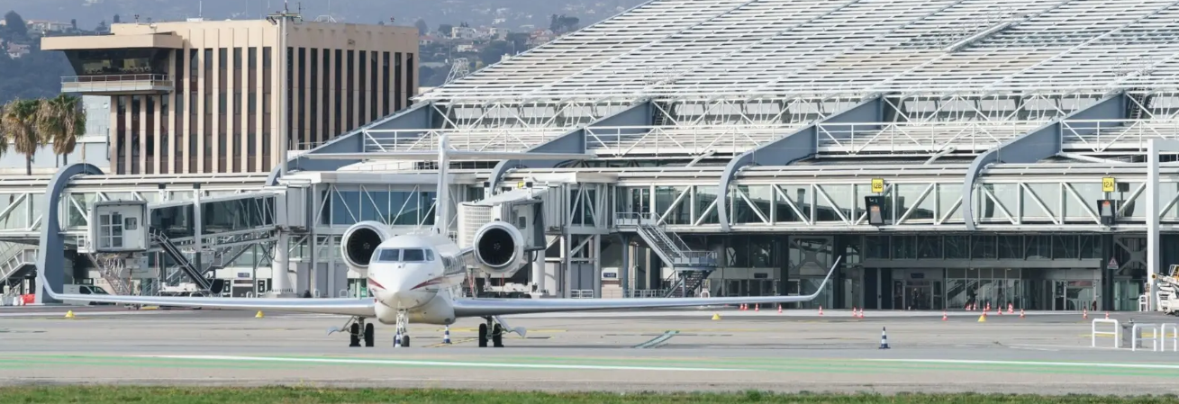 Франция рассматривает запрет на полеты частных самолетов