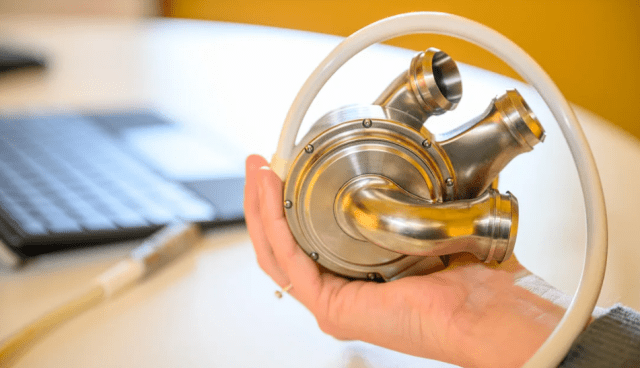 фото с титановым сердцем