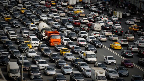 Грузовые перевозки в России подорожали на 38%. С чем это связано и кто пострадает больше всех?