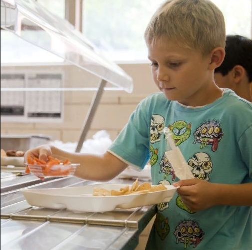 В Калифорнии введут  бесплатное школьное питание