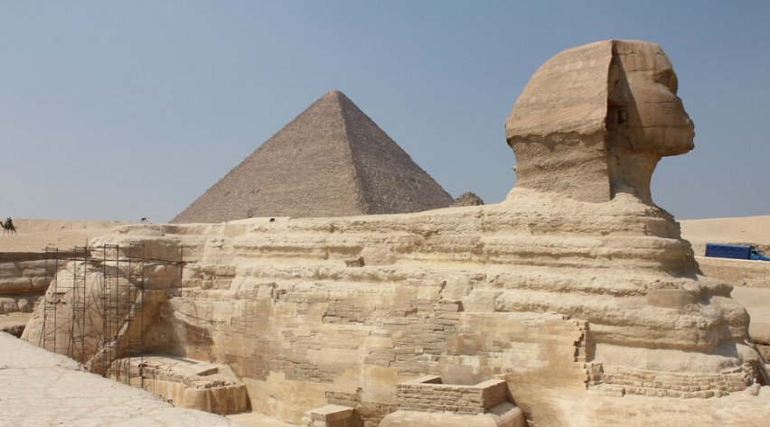 У пирамид в Гизе наведут порядок