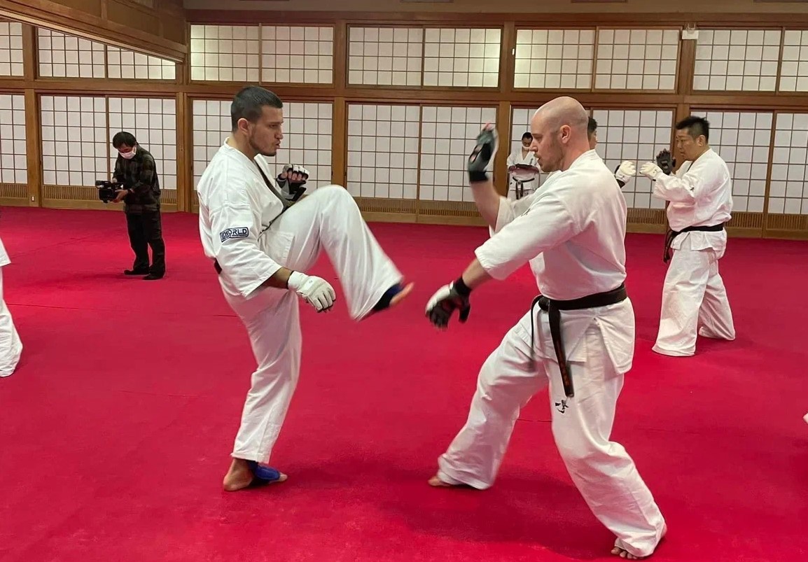 Сэнсеи из России прошли испытания в международном тренировочном лагере Киокушинкай на горе Мицуминэ