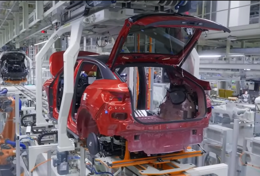 Завод Volkswagen выпустил миллионный электромобиль